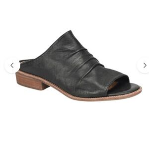 Sofft Netta slip on sandals black